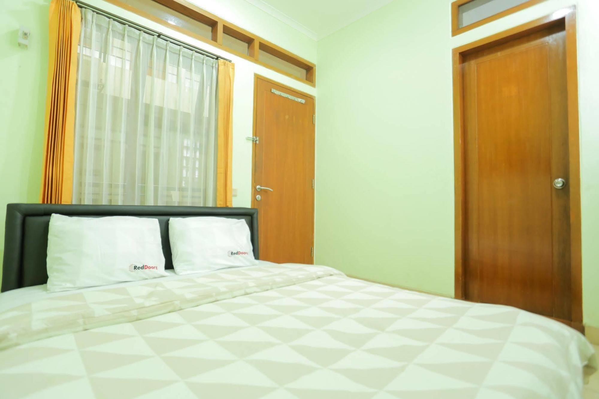 Reddoorz Near Sukajadi Hotell Bandung Exteriör bild